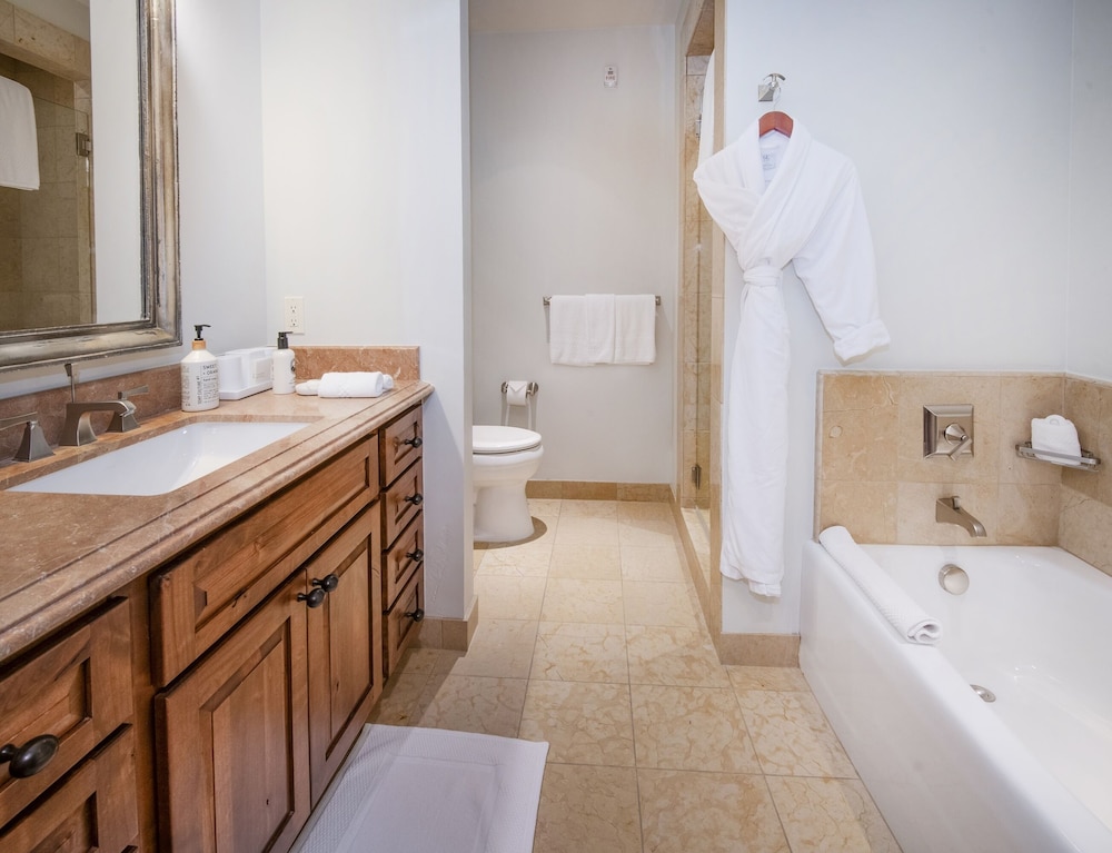 Ritz Carlton Vail #402 4 Bedroom Condo