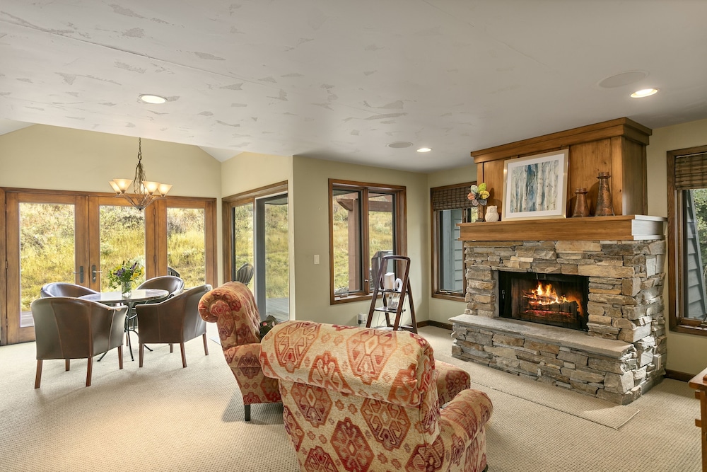 Upper Telemark Drive Home at Deer Valley Resort - 7 Bedroom Home with Hot Tub #2960 7 Home