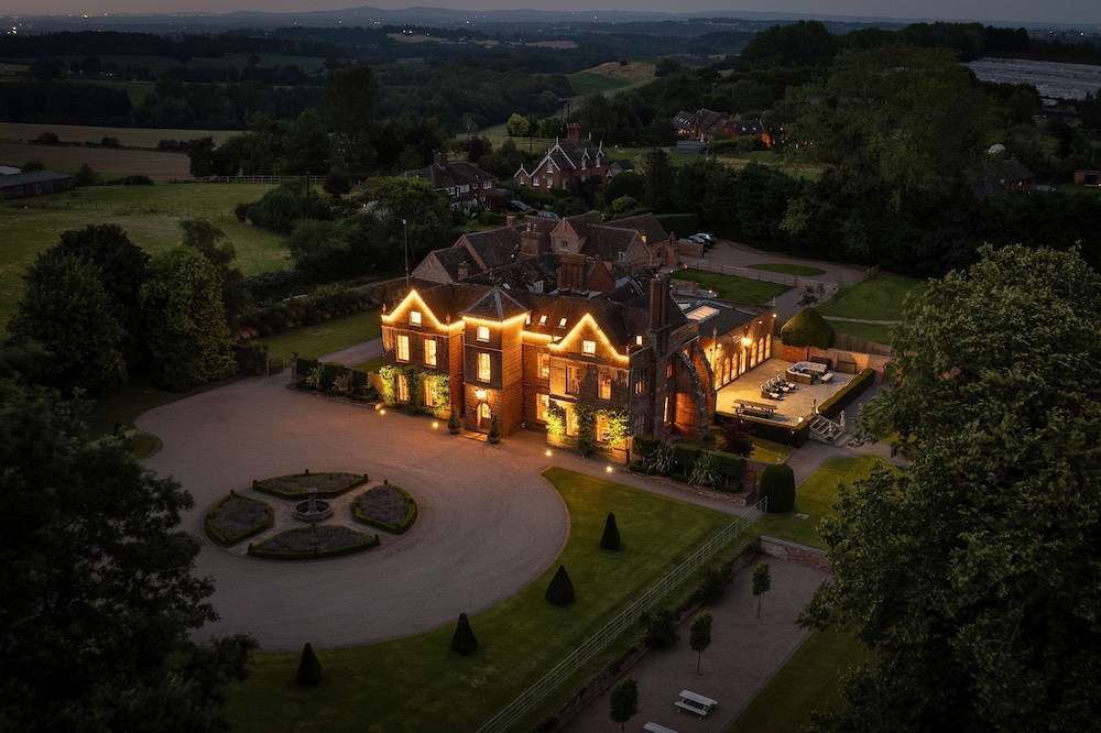 Host Stay Hillhampton House