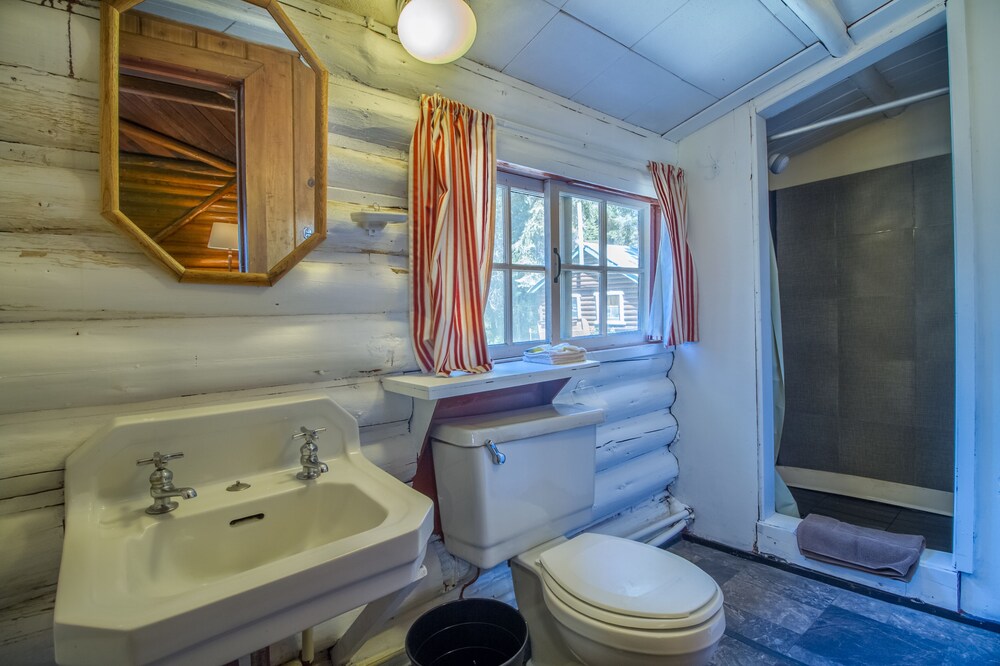 Kootenay Park Lodge