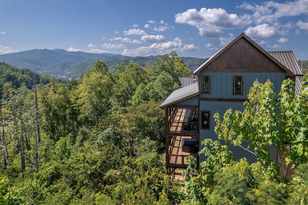 Raccoon Ridge Retreat - Gatlinburg Mountain Escape