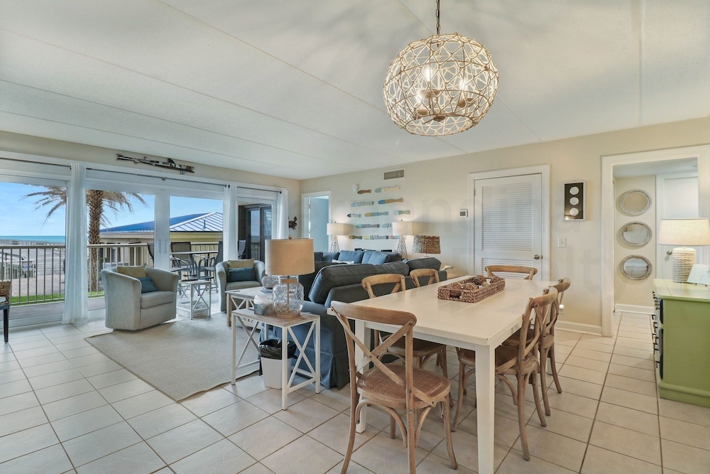Spotted Sandpiper Condo Easy access to Pier, Pool and Beach Access are Steps Away by RedAwning