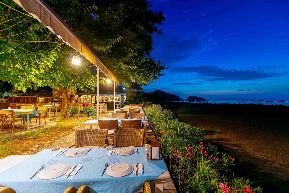 Etenna Beach Bungalows - Image 7