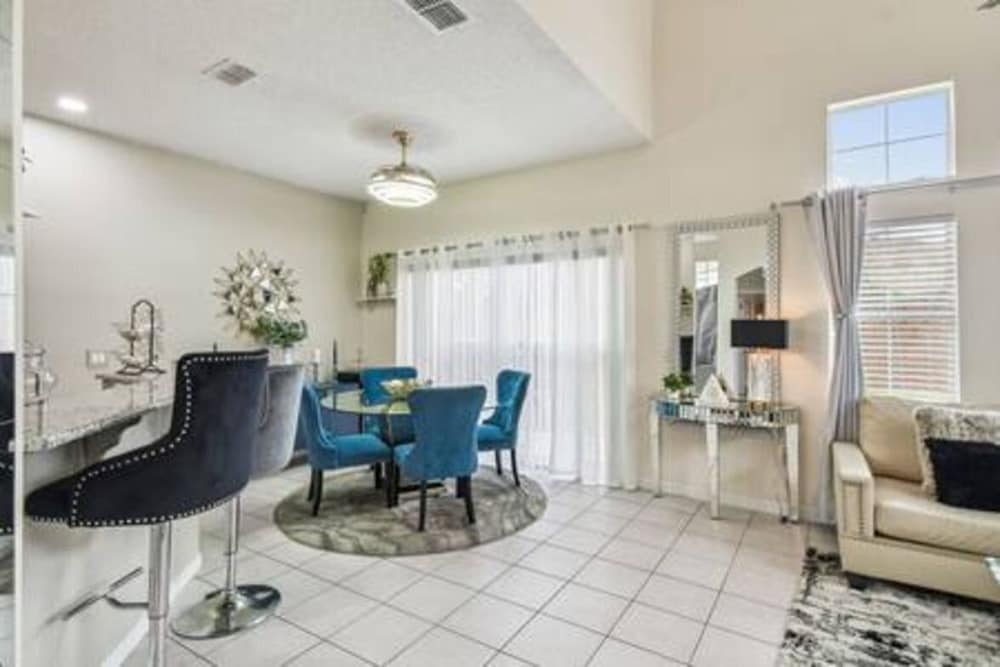 Lake Berkley 4BR Villa - Near Disney & Pool