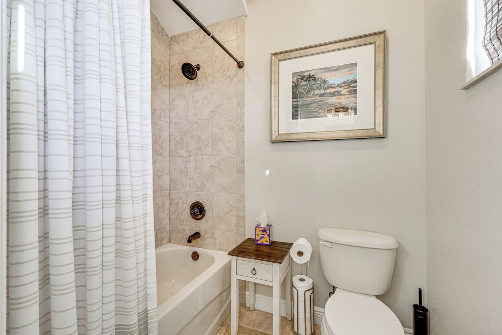 3 Mi to Bonita Beach: Outdoor Oasis w/ Pool & Spa!