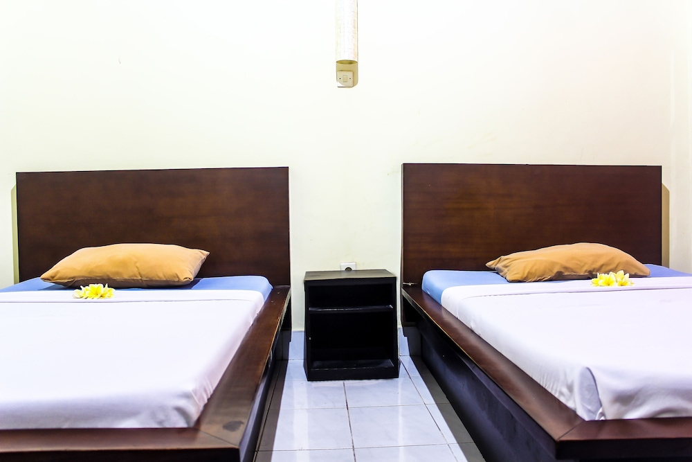 Budhi Beach Inn