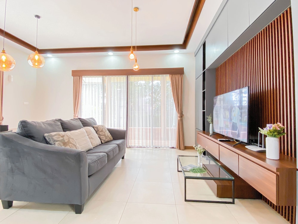 Spacious And Comfy 3Br (6 Pax) At Vimala Hills Villa & Resort Gadog