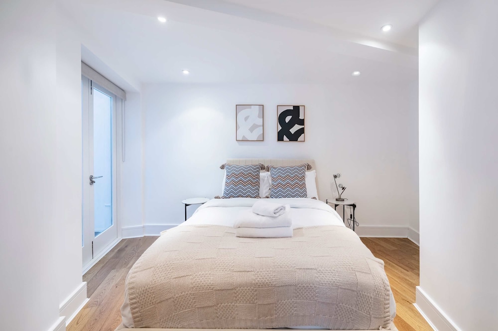 The Urban Minimalist- Notting Hill 2 Bed
