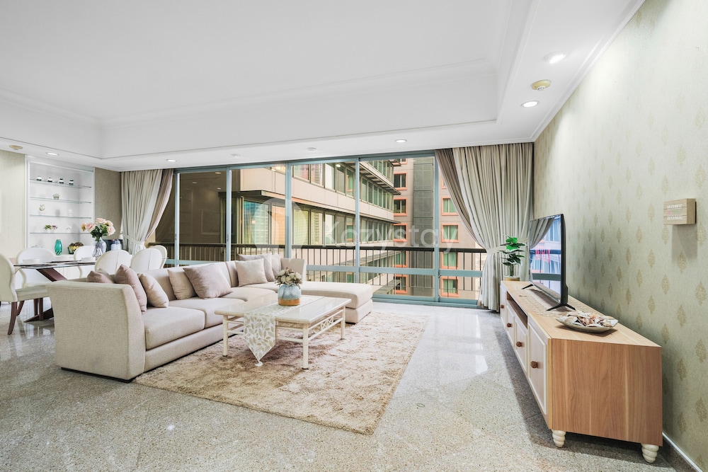 Brassia by Kozystay - Thamrin