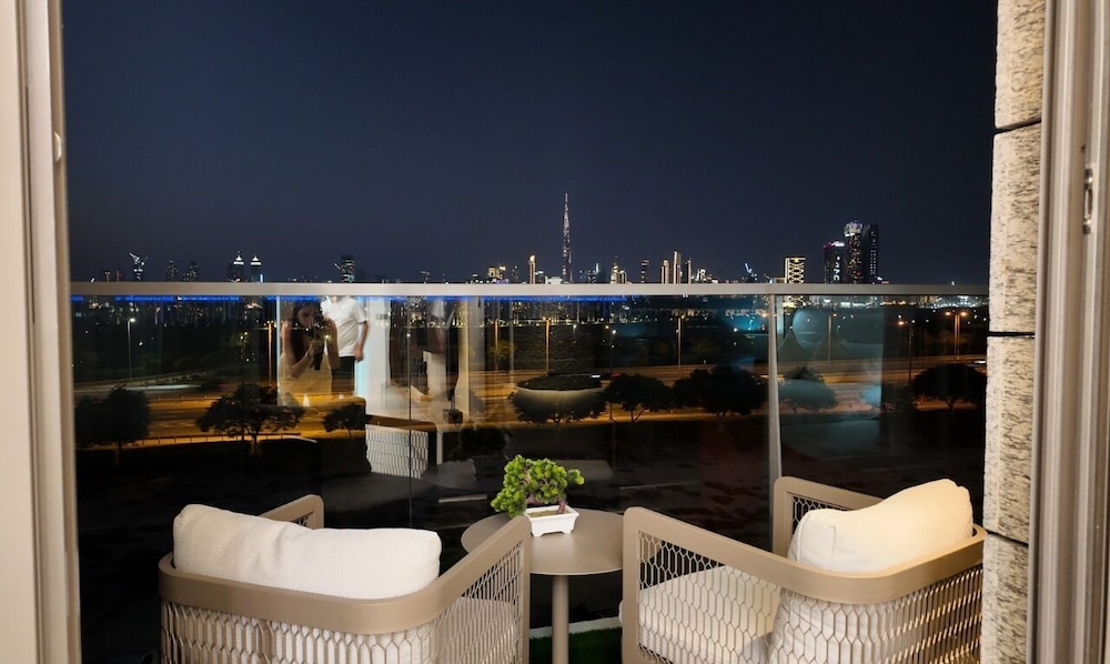 Luxury 1BR w/ Balcony & Burj Khalifa View