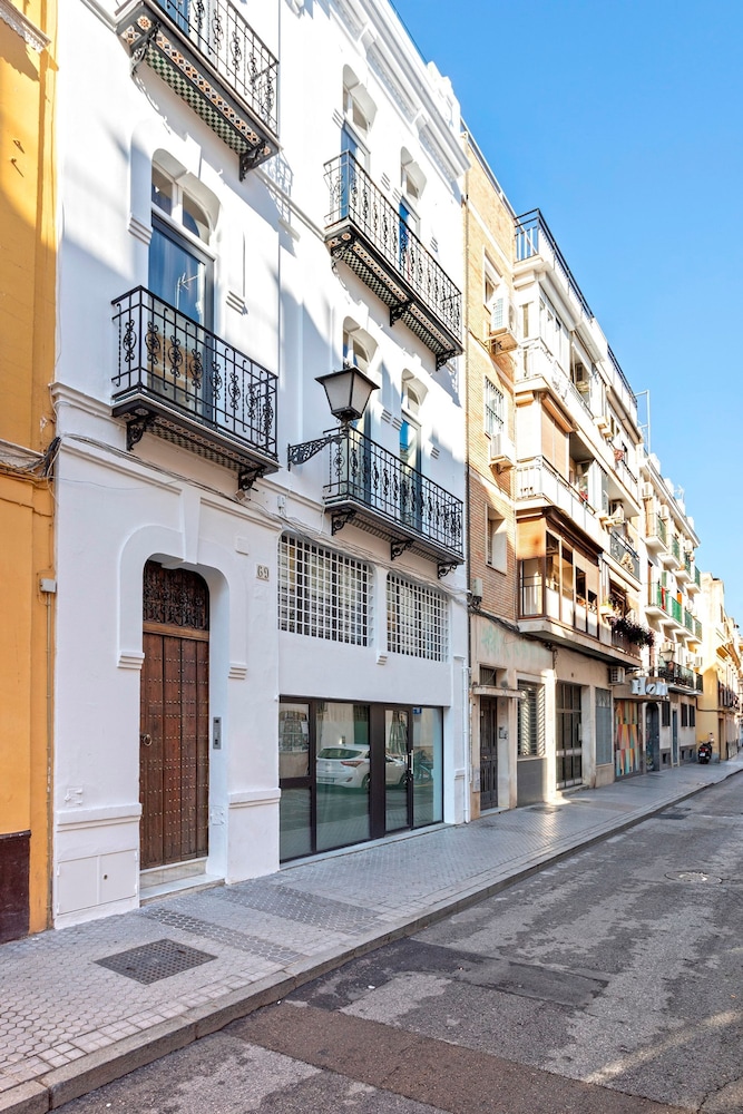 Cozy 3BD Duplex in Seville Center Gran Poder II