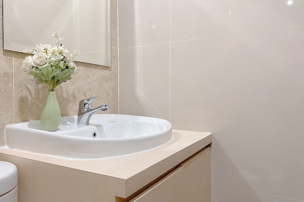 Elegant And Comfy Studio At Transpark Cibubur Apartment