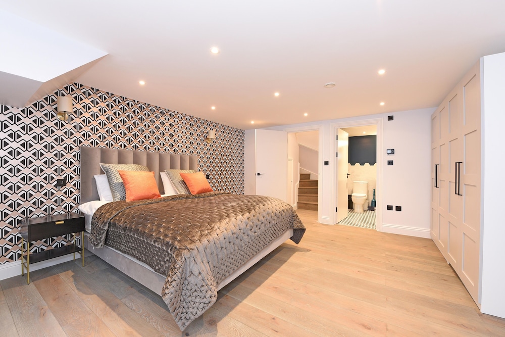 Stylish & Spacious Deluxe Apartments near Victoria Station