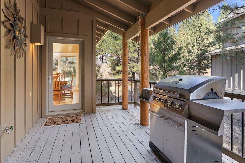 Big Wren 3 Bedroom Home by RedAwning view 3