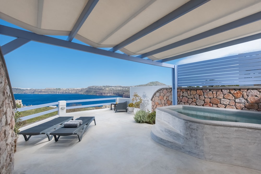 Earino Suites & Villas
