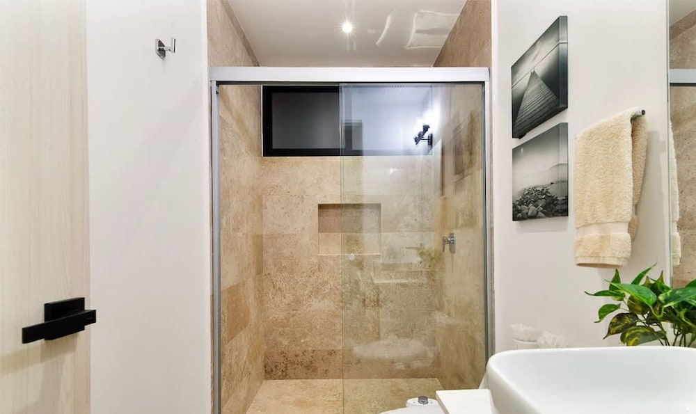 Colorful Perfect Located 2 Br w Great Amenities