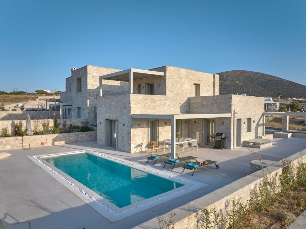 Villa Helia With Swimming Pool