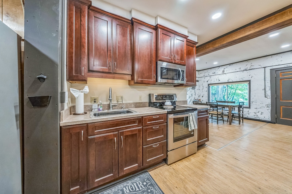Peaceful Lakefront Getaway On Cayuga Lake 4 Bedroom Cottage