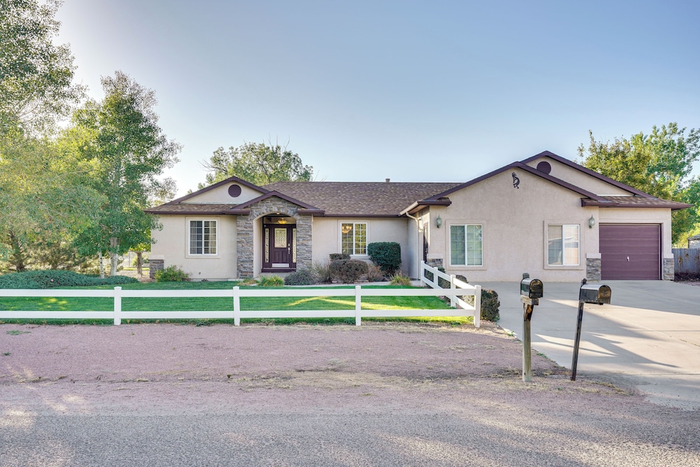Patio & Grill: Family Home in Pueblo West view 5