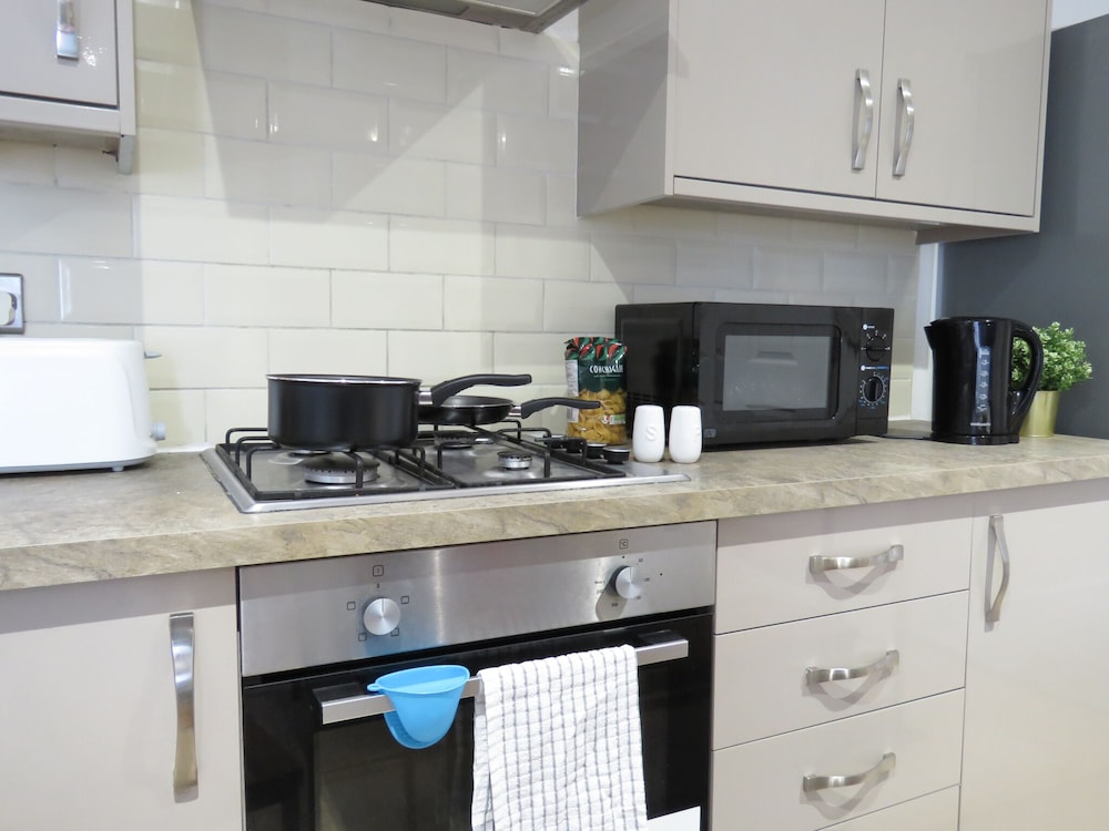 Tudors eSuites 4 Bedroom House view 5