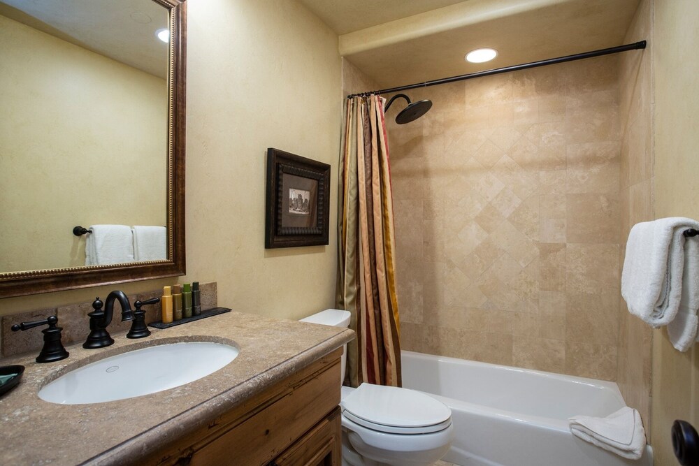 Grand Lodge - 3 Bedroom Deluxe #308 - Ski-in/out 3 Condo