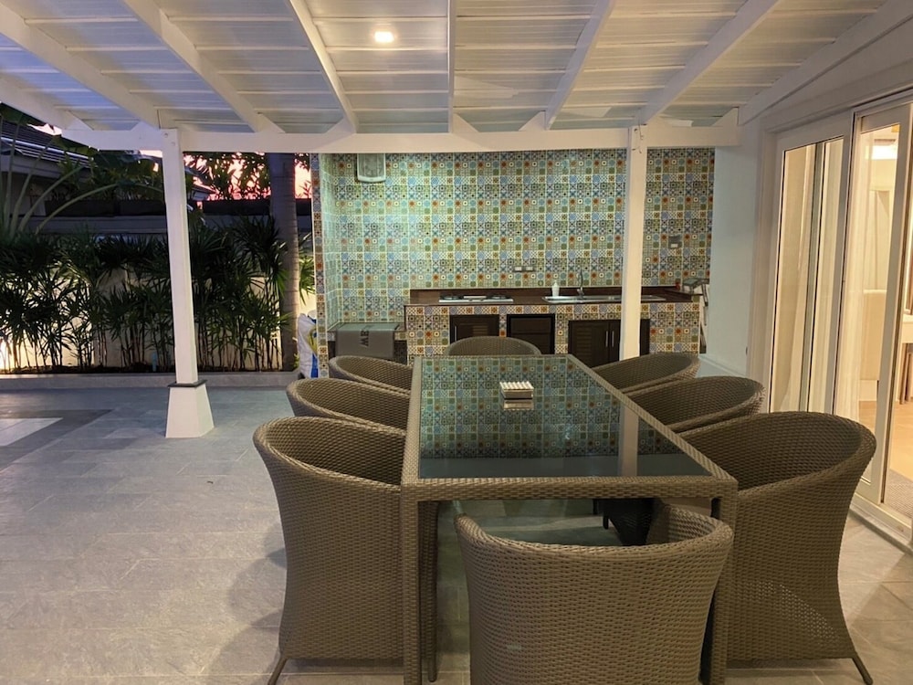 Luxury Pool Villa 510 4BR 8-10 Persons view 3
