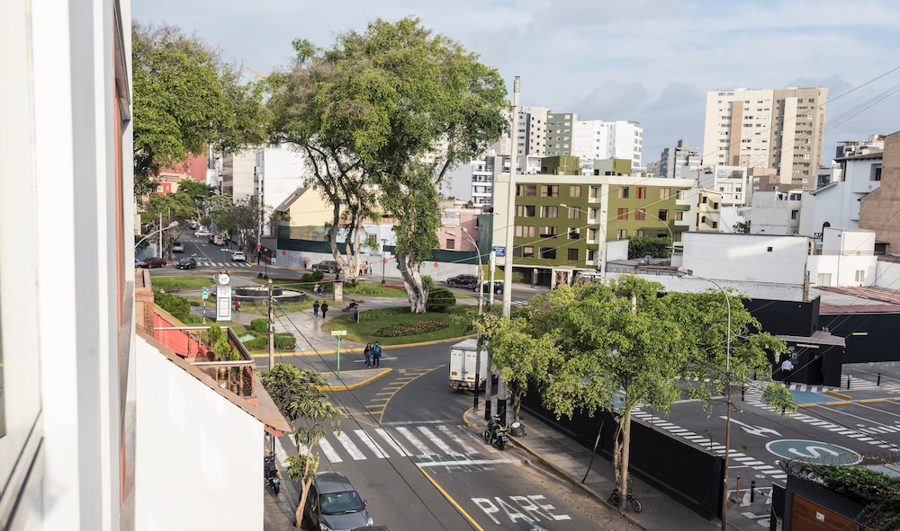 ALU Apartments - Miraflores Boardwalk