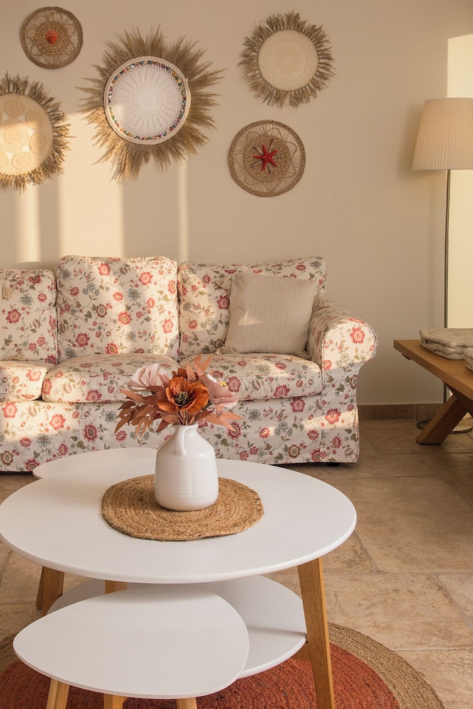 Amelia Villa Collection