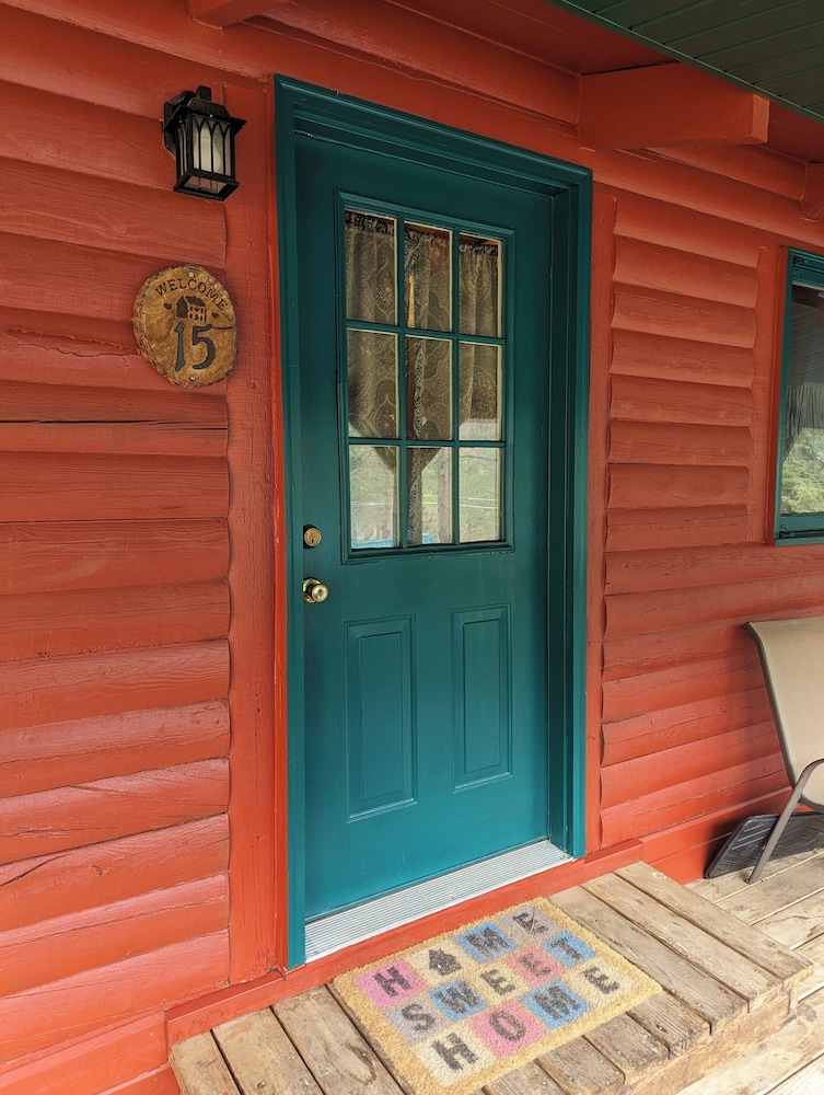 Ponderosa Pines Inn and Cabins