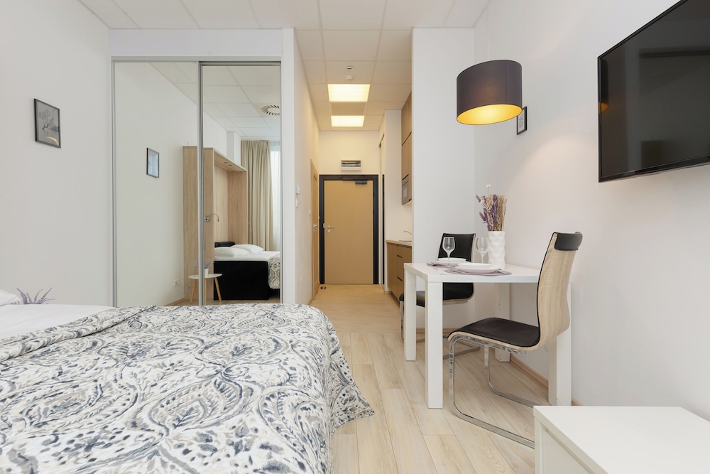 Al. Jerozolimskie 216 Warsaw by Renters view 3