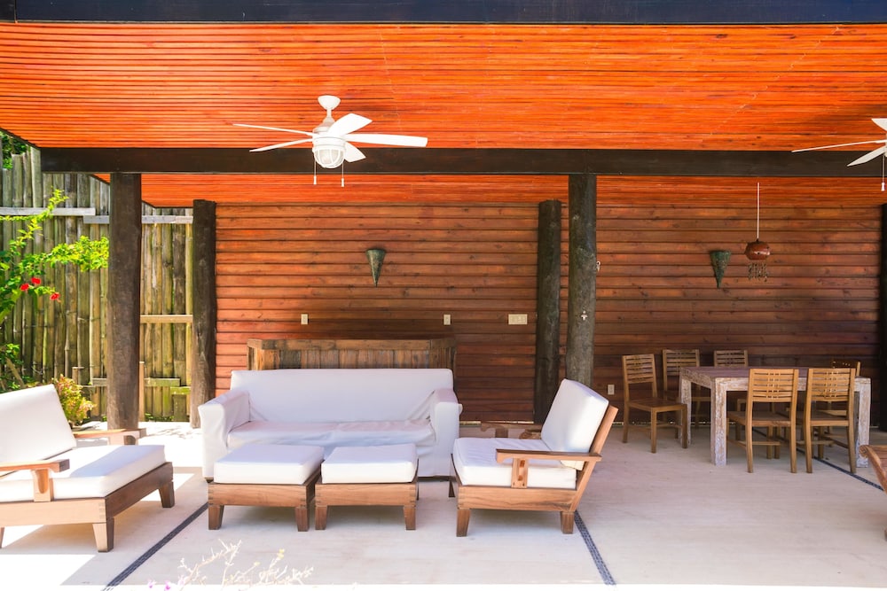 Green Bamboo Cabana