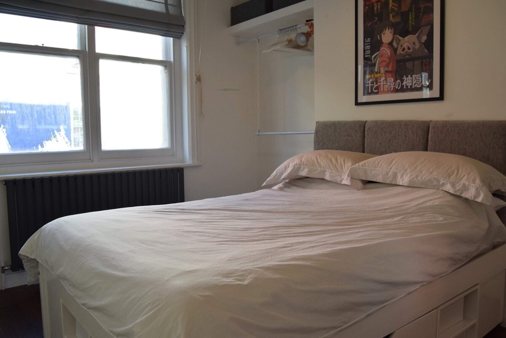 Airy Modern 1 Bed Apartment in Shoreditch