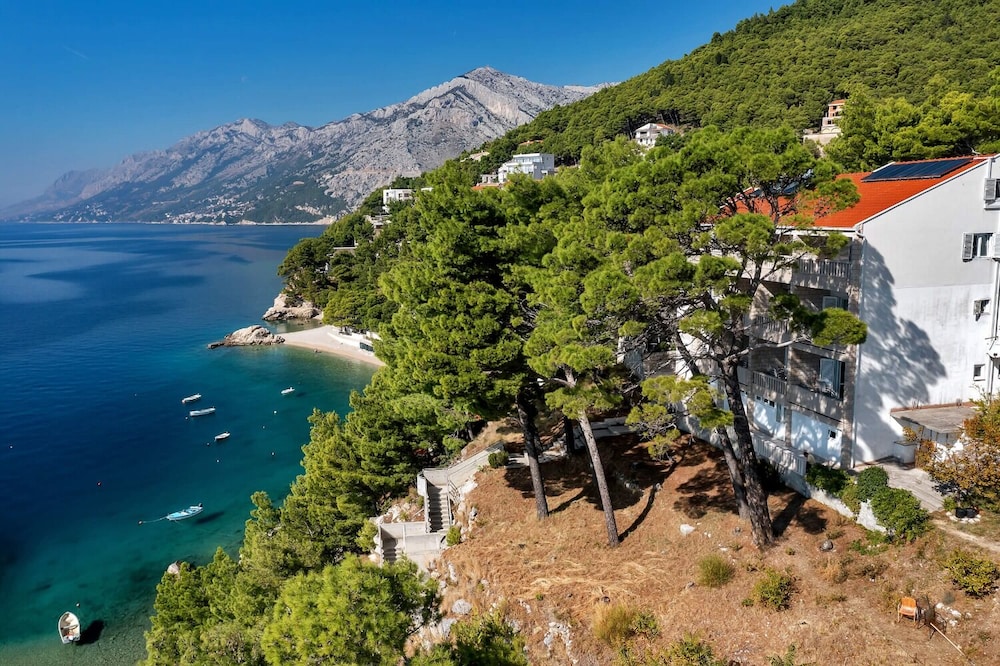 Anka - Amazing Location - Sa13