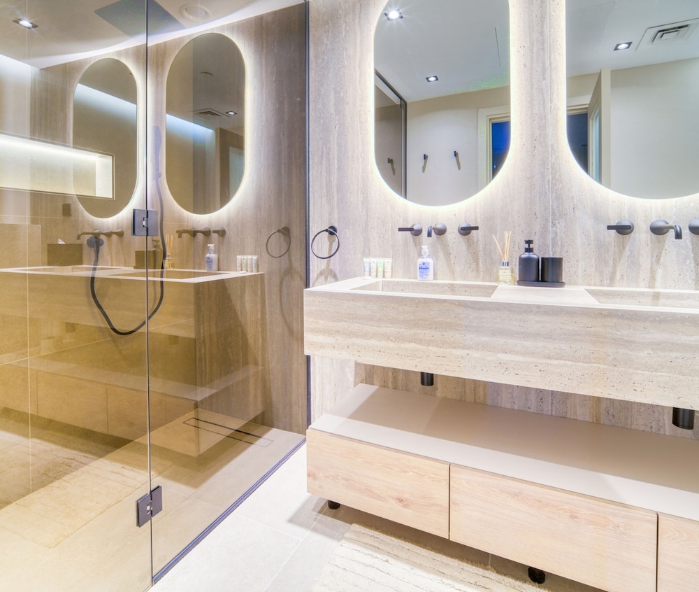 Luxe and Modern Duplex in Difc