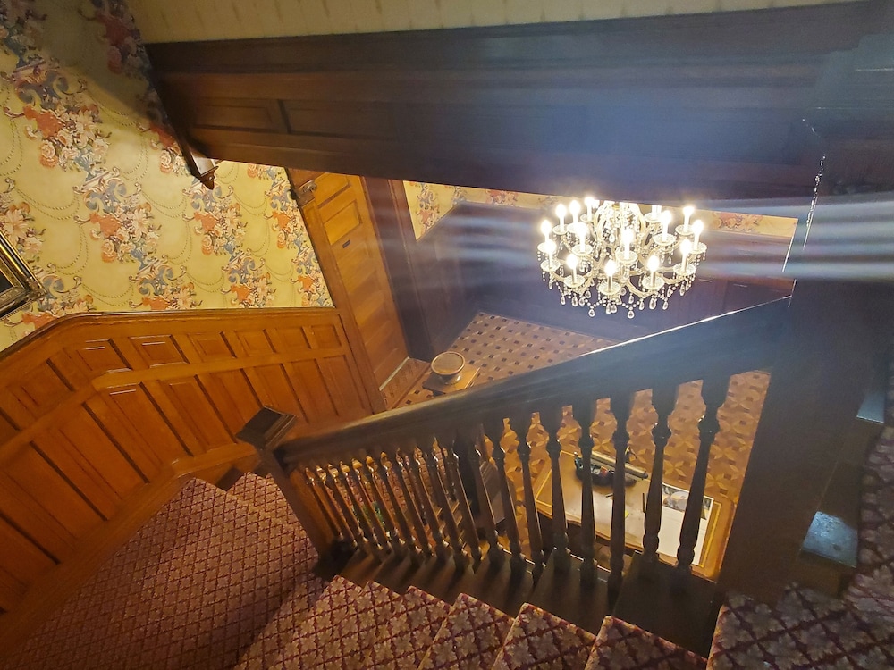 The Weis Mansion view 3