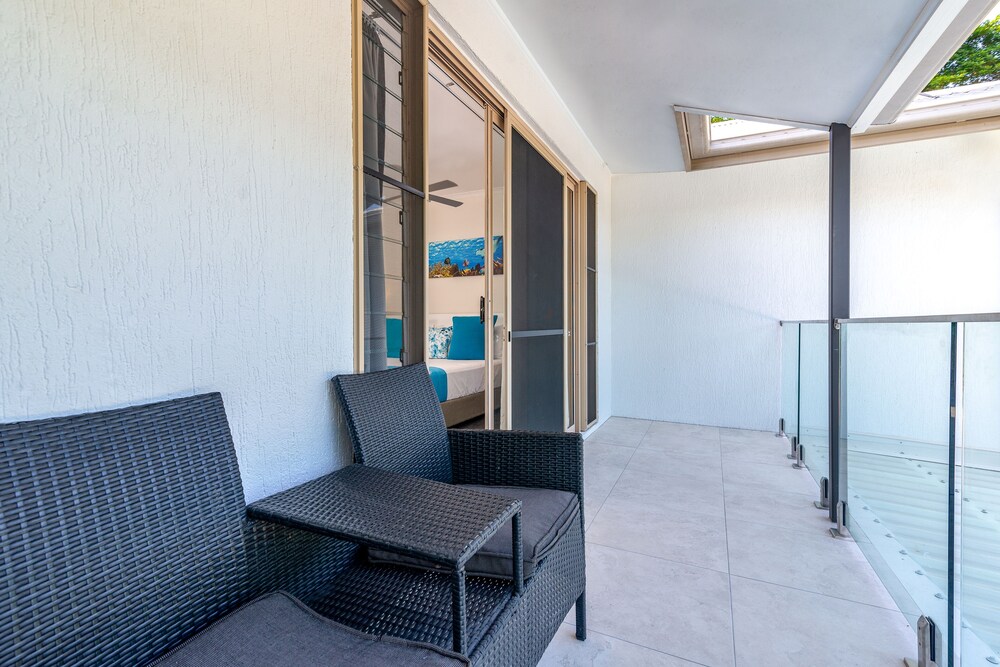 Hotel Seascape Holidays – 3 Reef Terraces on St Crispins - Image 1