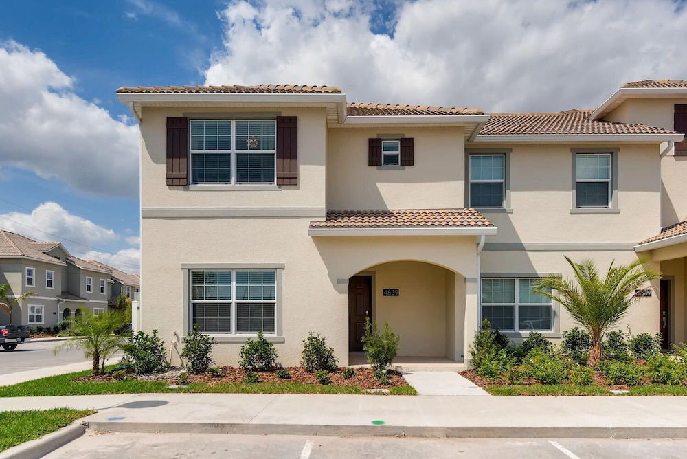 4839 LL Storey Lake - Amazing 5 Bed Villa - Image 1