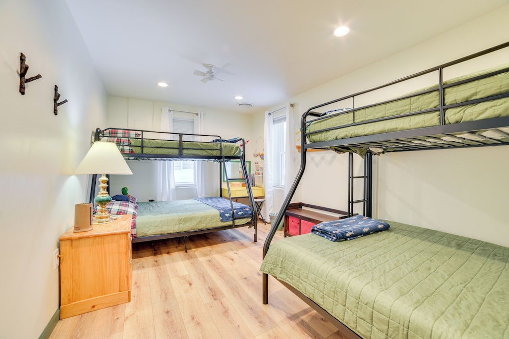 Walk to Beach & Mullett Lake: Cottage w/ Yard!