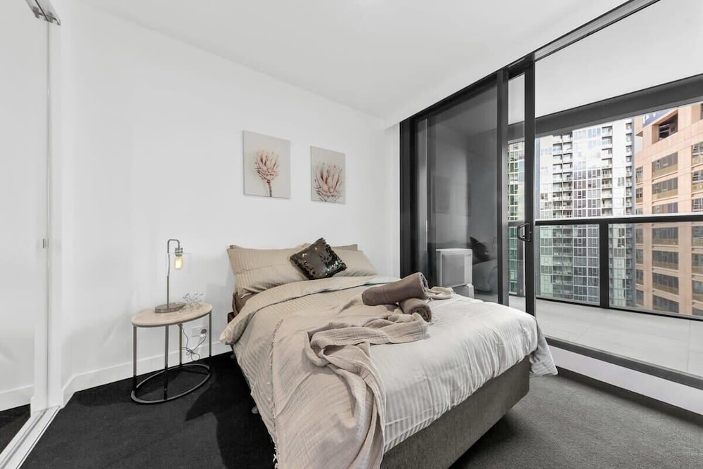 A Cozy Apt, Only a 5-min Walk to Victoria Market
