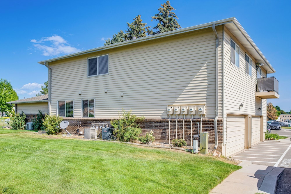 Explore Red Rocks & Green Mtn: Townhome w/ Pool!