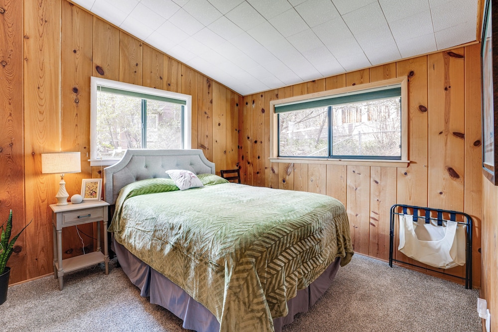 Mtn Views & Multi-level Deck: Prescott Paradise!