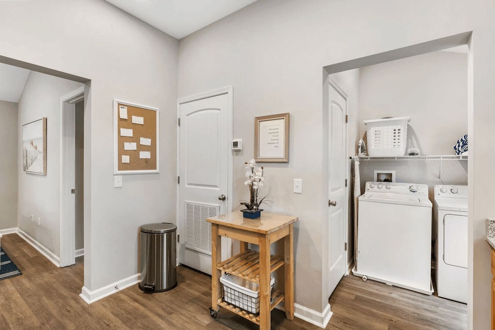 Ocean Oasis by Avantstay Block to Beach West Pcb, Pet-friendly