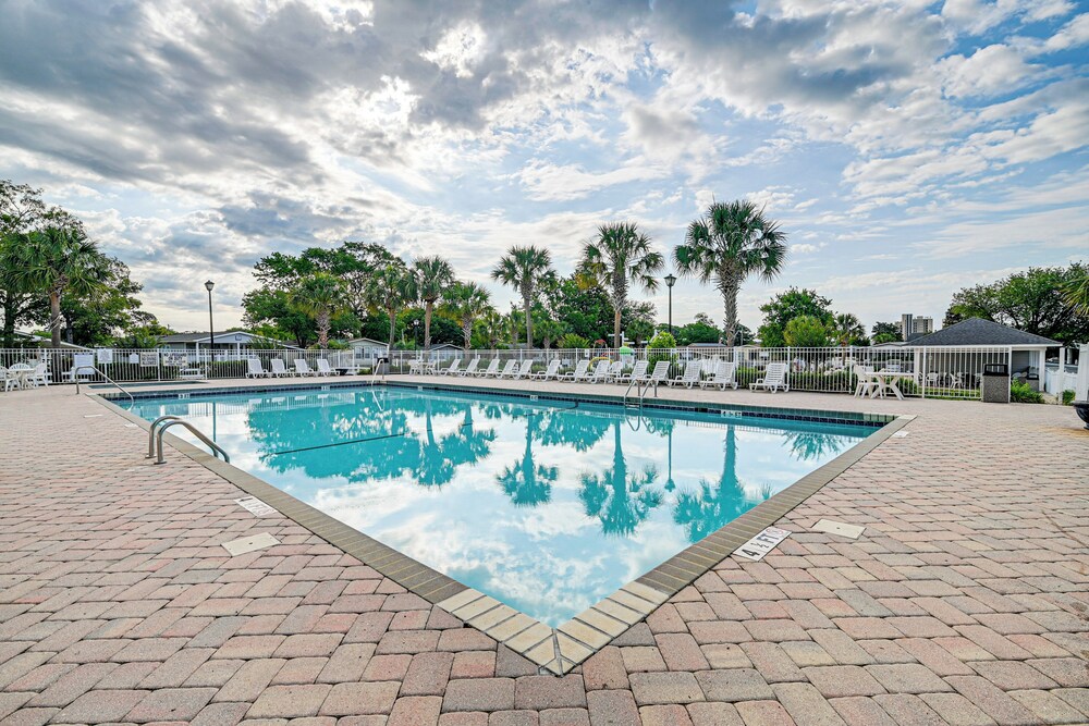Walk to Surfside Beach: Home w/ Pool Access