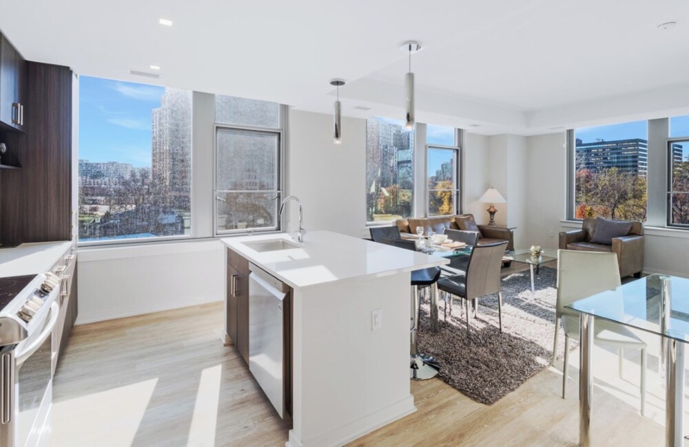Global Luxury Suites Capitol Riverfront