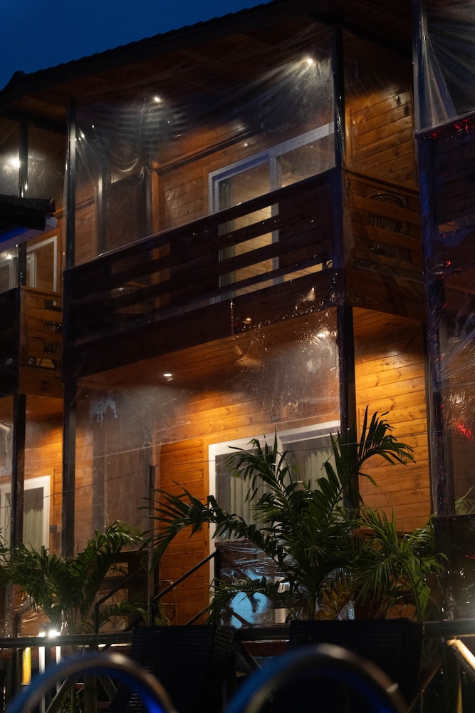 Tranquillo By The Beach - Luxury Wooden