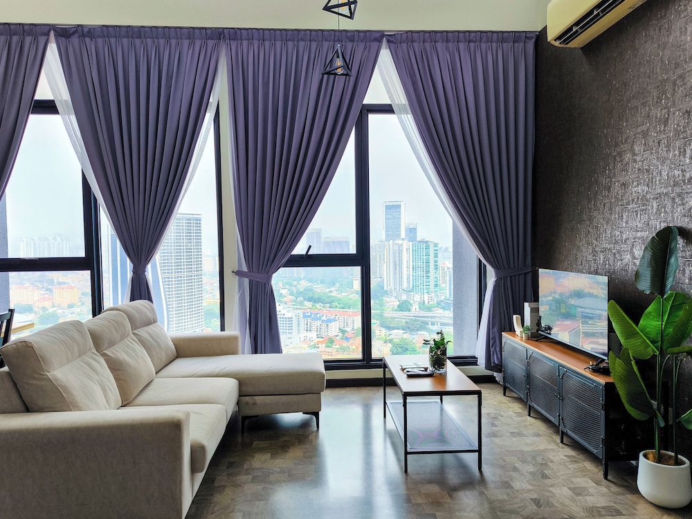 Expressionz Suites by Manhattan Group