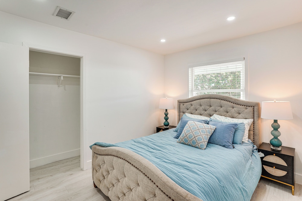 7 Mi Huntington Beach: Family Home w/ Patio!