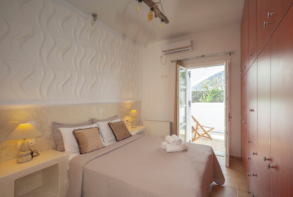 Loukas & Emma Eco Houses