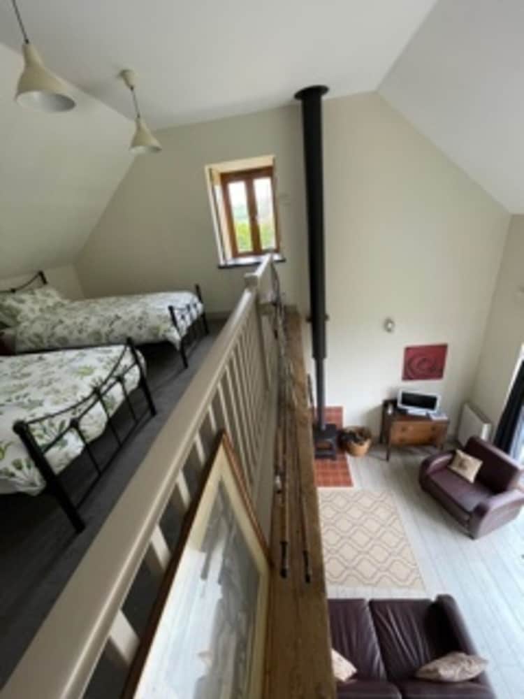 Poachers Hut 1-bed Cottage, Sleeps 2, Pet Friendly view 2