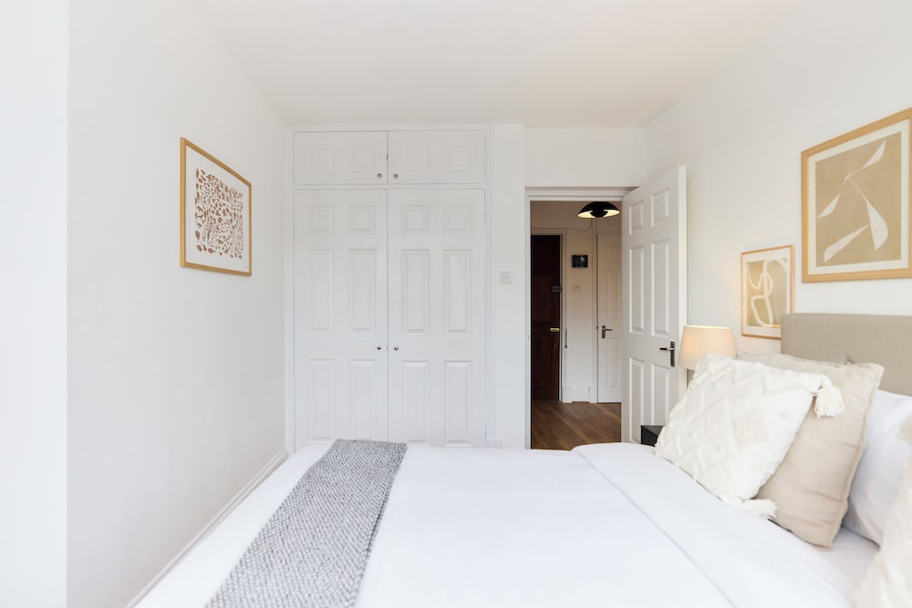 The Goodge Street Place - Bright 2bdr Flat
